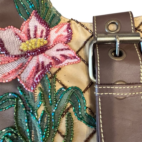 Isabella Fiore Hobo Bag - Picture 10 of 12